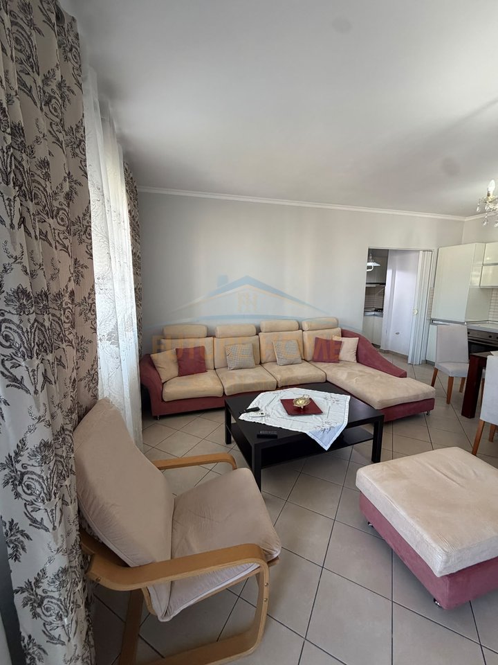 Shitet, Apartament 3+1, Rruga e Kavajës