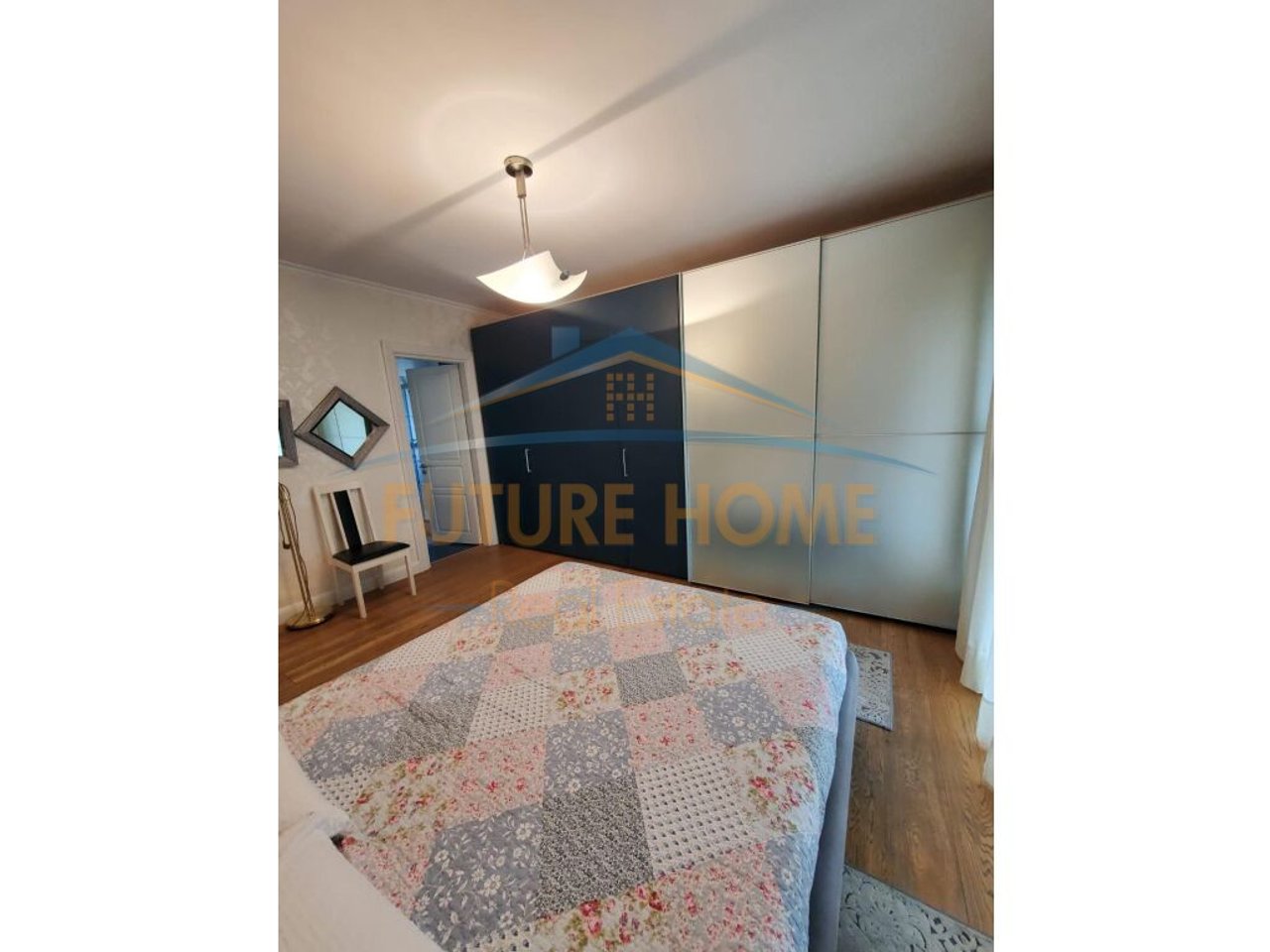 Qera, Apartament 2+1+2 , Tek Mozaiku , 21 Dhjetori , Tiranë