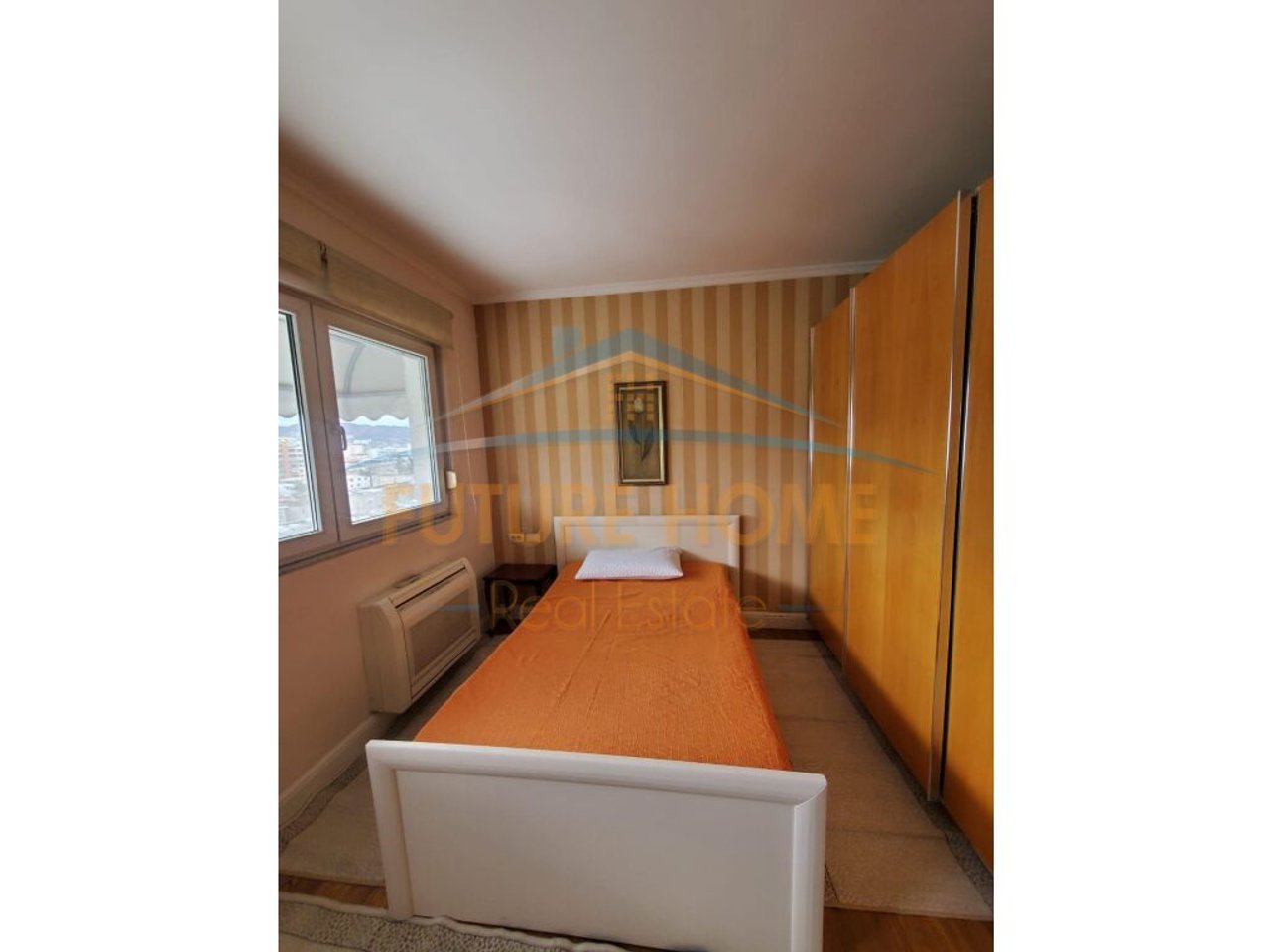 Qera, Apartament 2+1+2 , Tek Mozaiku , 21 Dhjetori , Tiranë