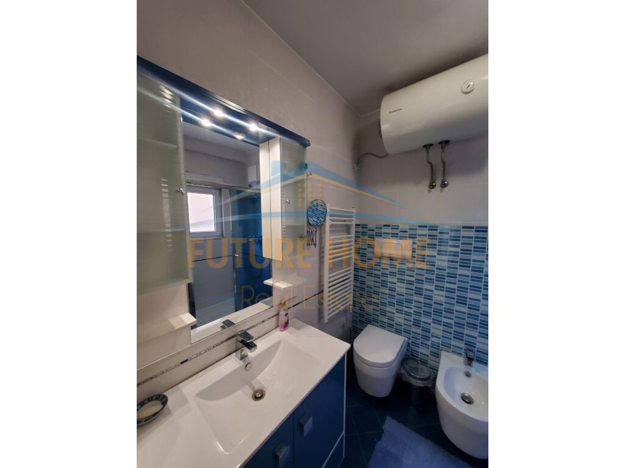 Qera, Apartament 2+1+2 , Tek Mozaiku , 21 Dhjetori , Tiranë