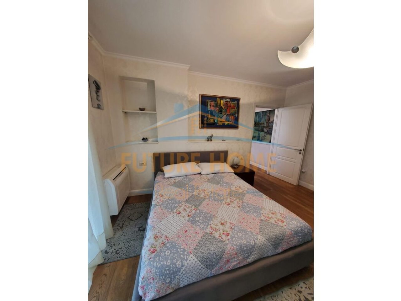 Qera, Apartament 2+1+2 , Tek Mozaiku , 21 Dhjetori , Tiranë