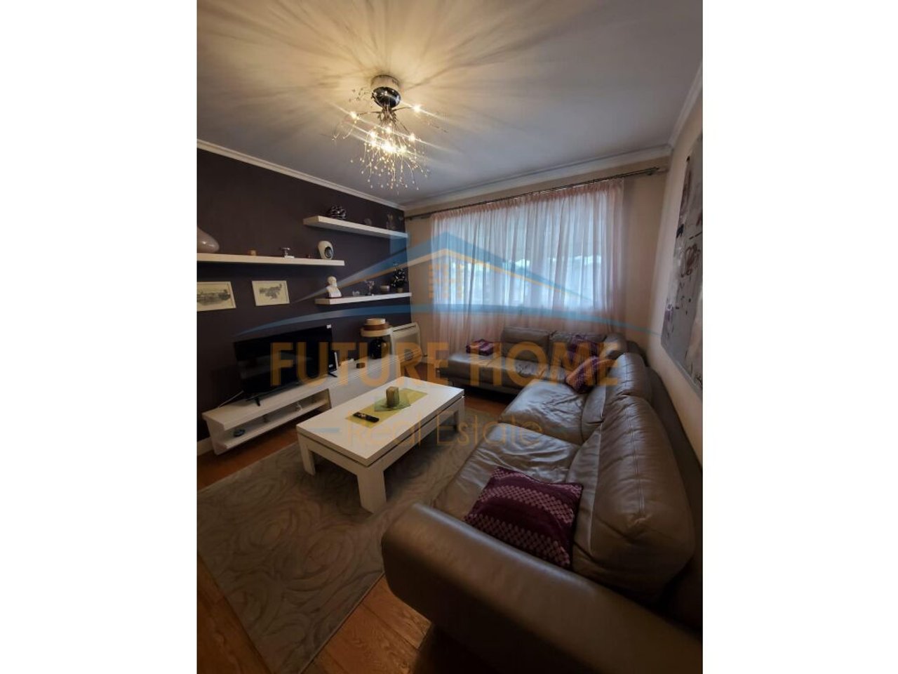 Qera, Apartament 2+1+2 , Tek Mozaiku , 21 Dhjetori , Tiranë