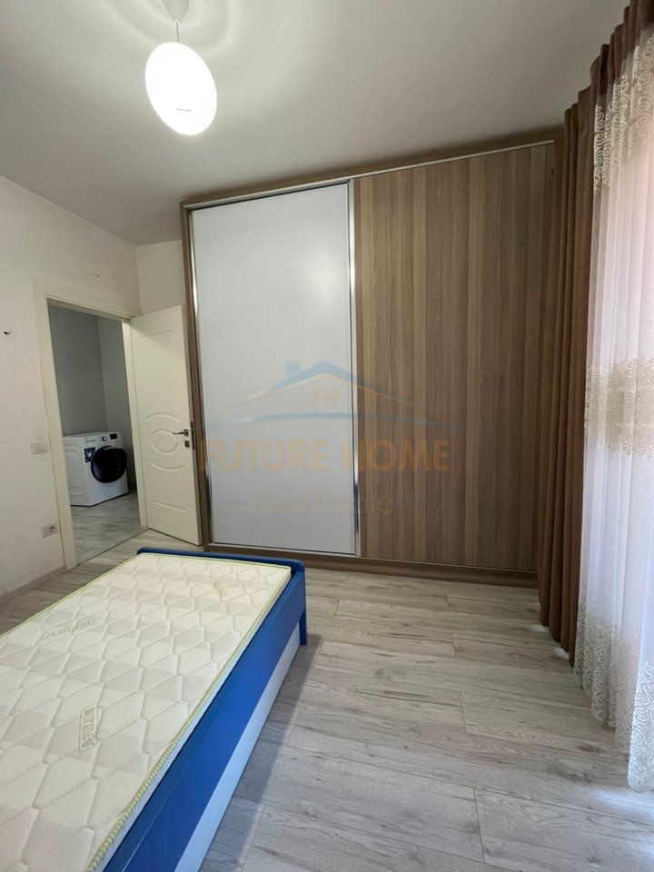 Qera,Apartament 2+1+2+2 Poste Parkimi ,Unaza e Re, Sima Com