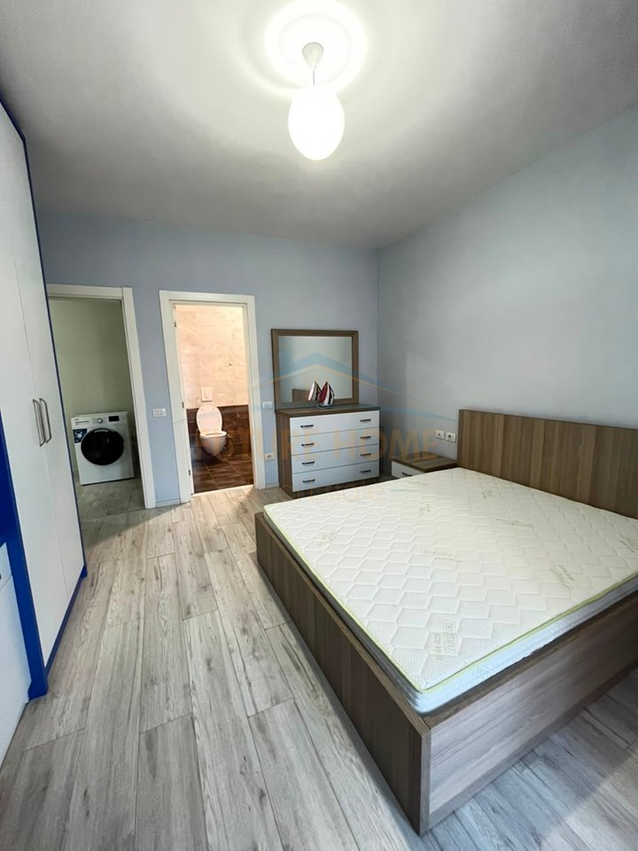 Qera,Apartament 2+1+2+2 Poste Parkimi ,Unaza e Re, Sima Com