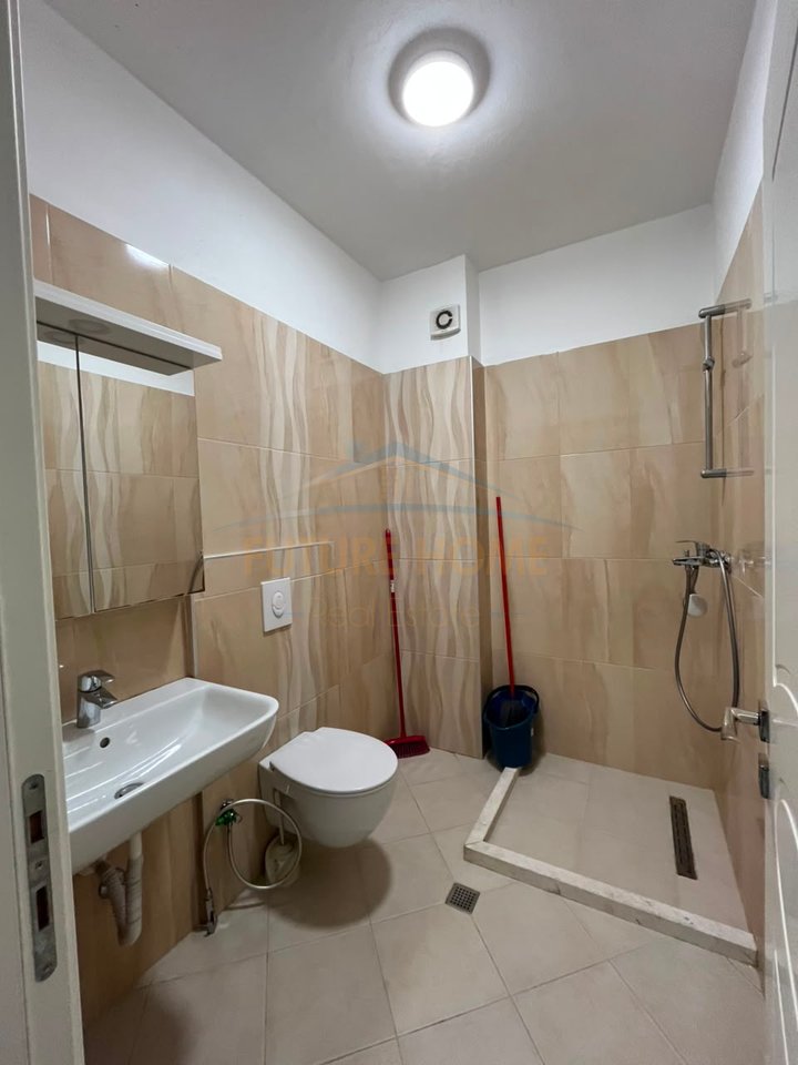 Qera,Apartament 2+1+2+2 Poste Parkimi ,Unaza e Re, Sima Com