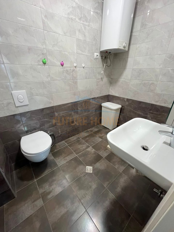 Qera,Apartament 2+1+2+2 Poste Parkimi ,Unaza e Re, Sima Com