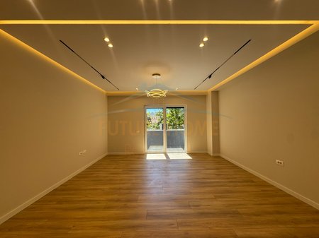 Shitet, Apartament 2+1+2, Quartum Residence, Rruga Panorama.