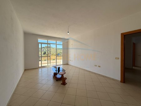 Shitet apartament 2+1, Rruga Sokrat Miho prane Vila-L, Unaza e Re
