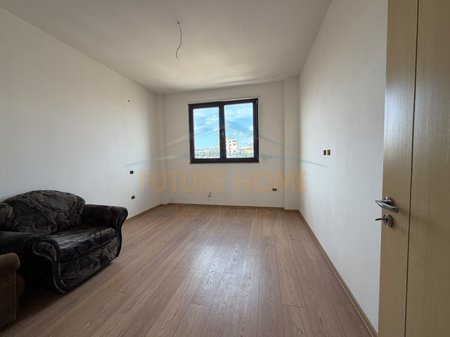 Shitet, Apartament 2+1+2,Lagjia 17,Durres