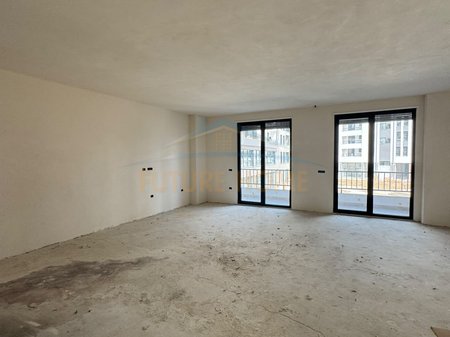 Qera, Ambient Biznesi, Kinostudio, Tirane