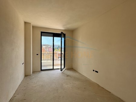 Qera, Ambient Biznesi, Kinostudio, Tirane