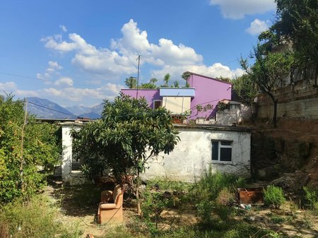 Shitet, Shtëpi private, Misto Mame, Tiranë.