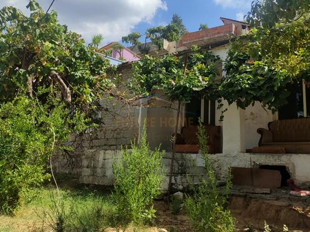 Shitet, Shtëpi private, Misto Mame, Tiranë.