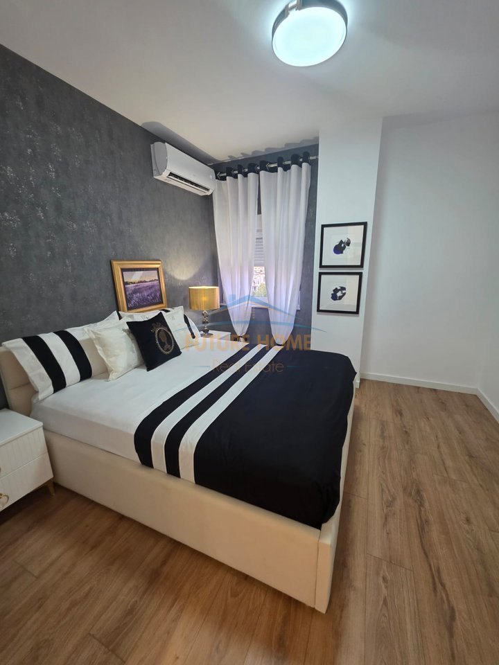 Shitet, Apartament 2+1, Zogu i Zi, Tiranë.