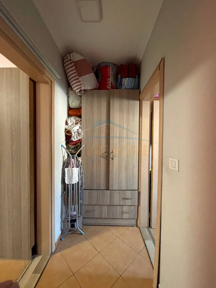 Shitet Apartament 1+1, Rruga e Thesarit, Fresk