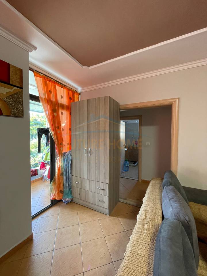 Shitet Apartament 1+1, Rruga e Thesarit, Fresk