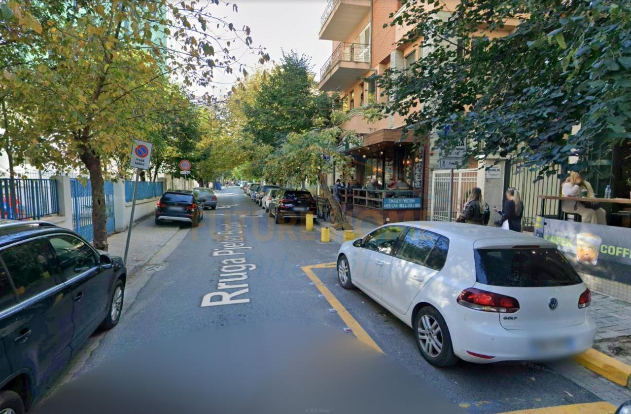 Shitet, Apartament 2+1, Bllok, Tiranë.