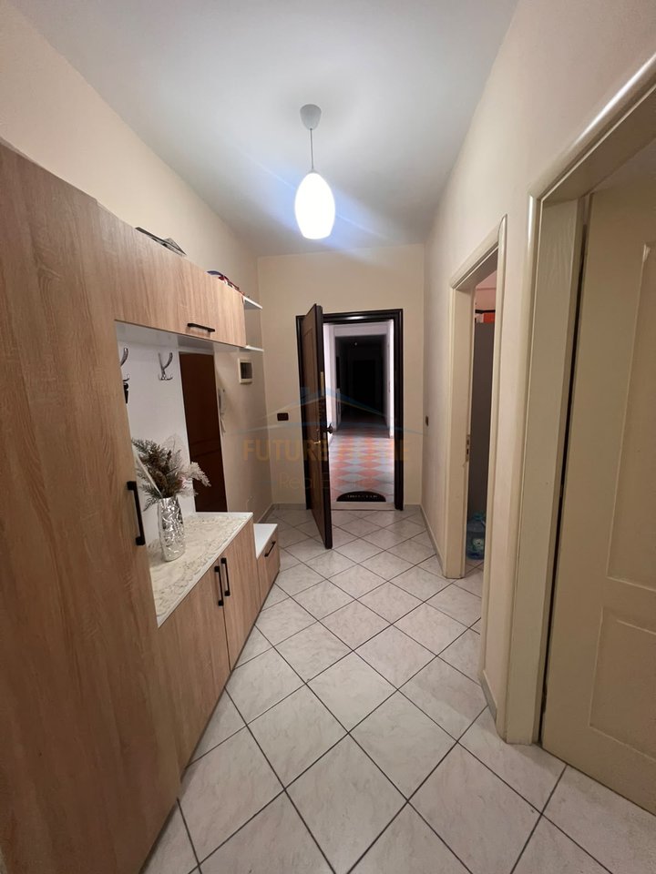 Shitet, Apartament 1+1, Pranë Vilës L, Unaza e Re