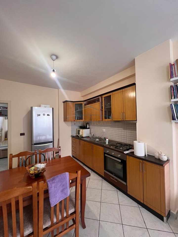 Shitet, Apartament 1+1, Pranë Vilës L, Unaza e Re