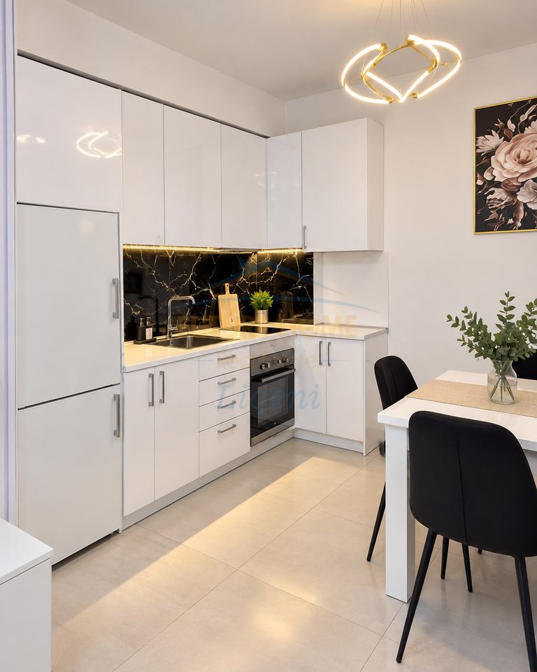 For sale 2+1 divided into 2 apartments 1+1, Botanical Garden, Tirana