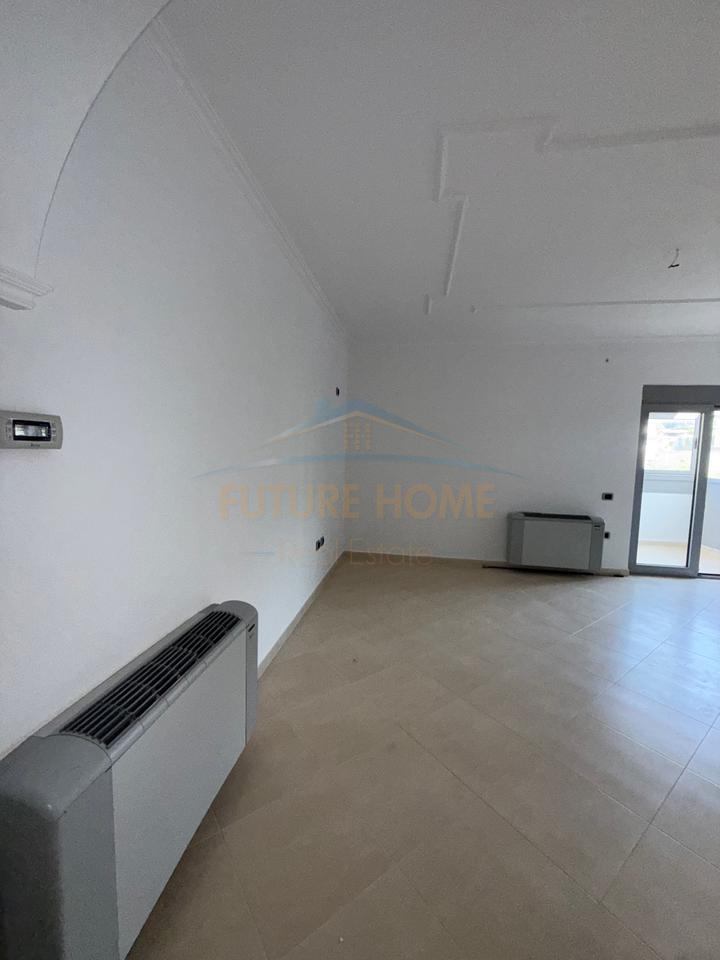 Shitet , Apartament 2+1+2 , Rruga Muhamed Deliu, Fresk