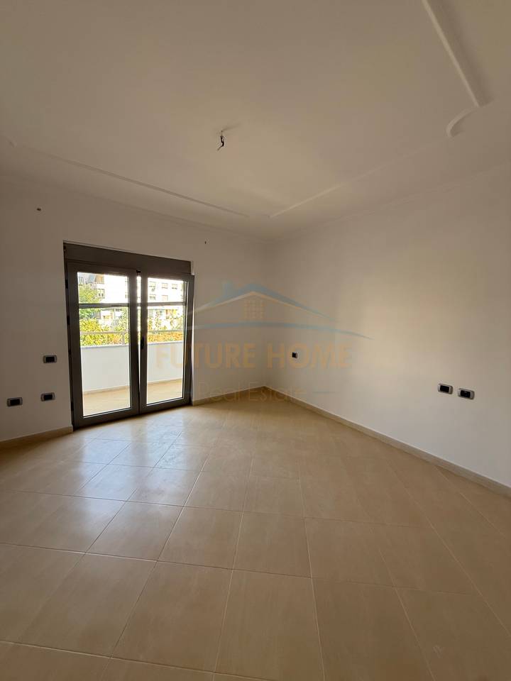 Shitet , Apartament 2+1+2 , Rruga Muhamed Deliu, Fresk