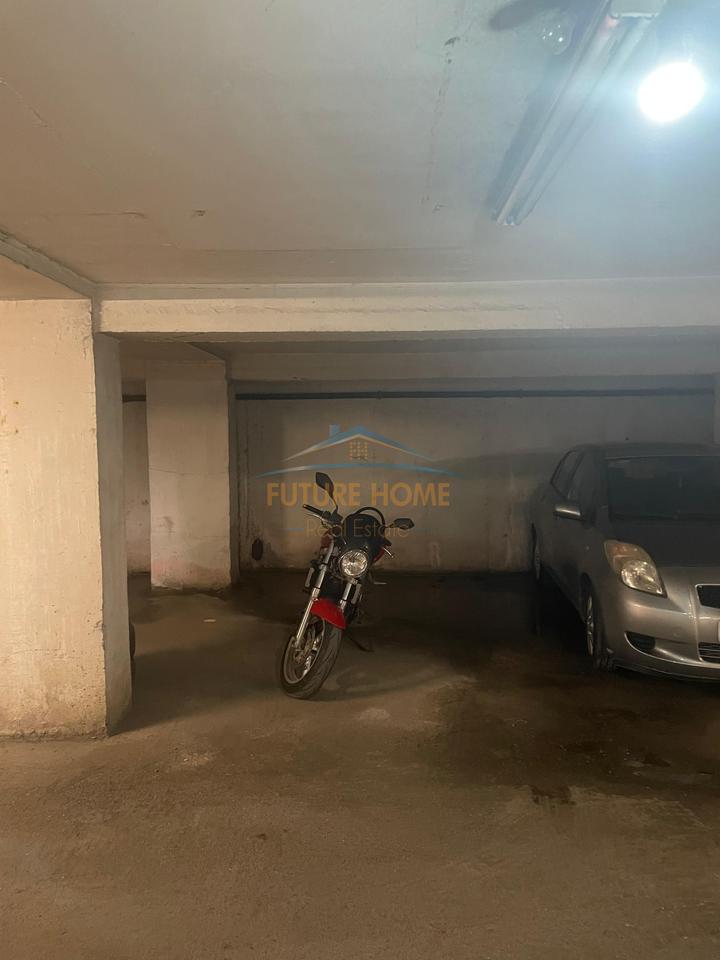 Shitet  Garazhd ,Rruga Haxhi Dalliu, Tiranë