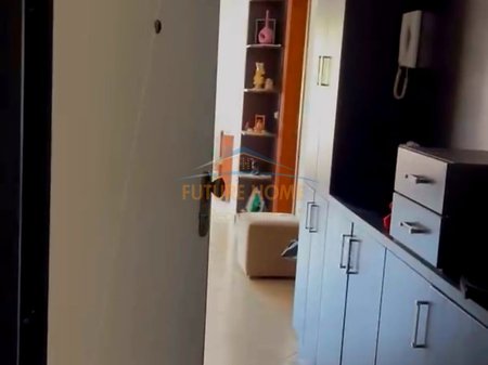 Shitet, Apartament 1+1, Fresku, Tiranë.