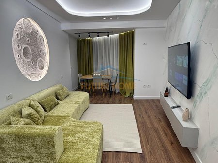 Shitet , Apartament 1+1+ Yzberish, Tiranë.