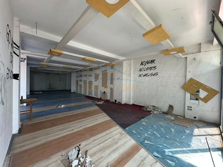 Qira, Ambjent Biznesi, Mëzez,Tiranë.