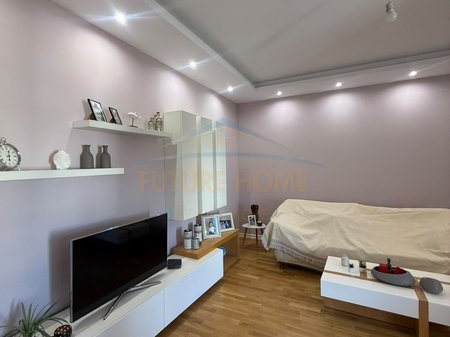 Qera ,  Apartament 3+1+2+2 Ballkone , Fresk , Tiranë