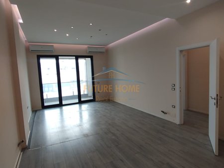 Shitet Apartament 2+1+2, Kompleksi Square 21,Tiranë