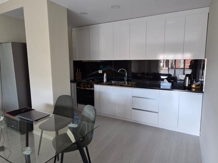 Shitet,Apartament 1+1,Rruga e Ullishtes,Liqeni i Thate,Tirane.