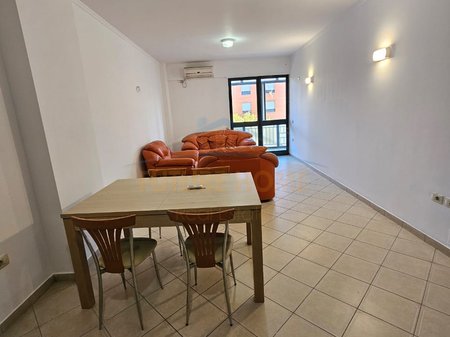 Shitet, Apartament 1+1, Rruga Kavajes, Tirane