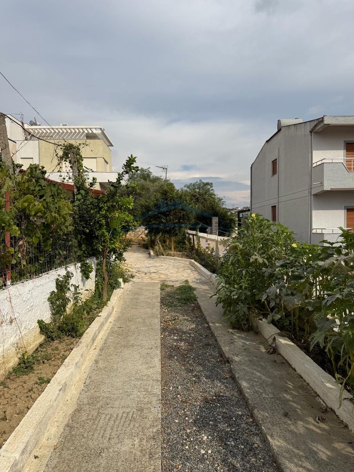 Shitet, Shtepi Private, Shkallnur, Durres