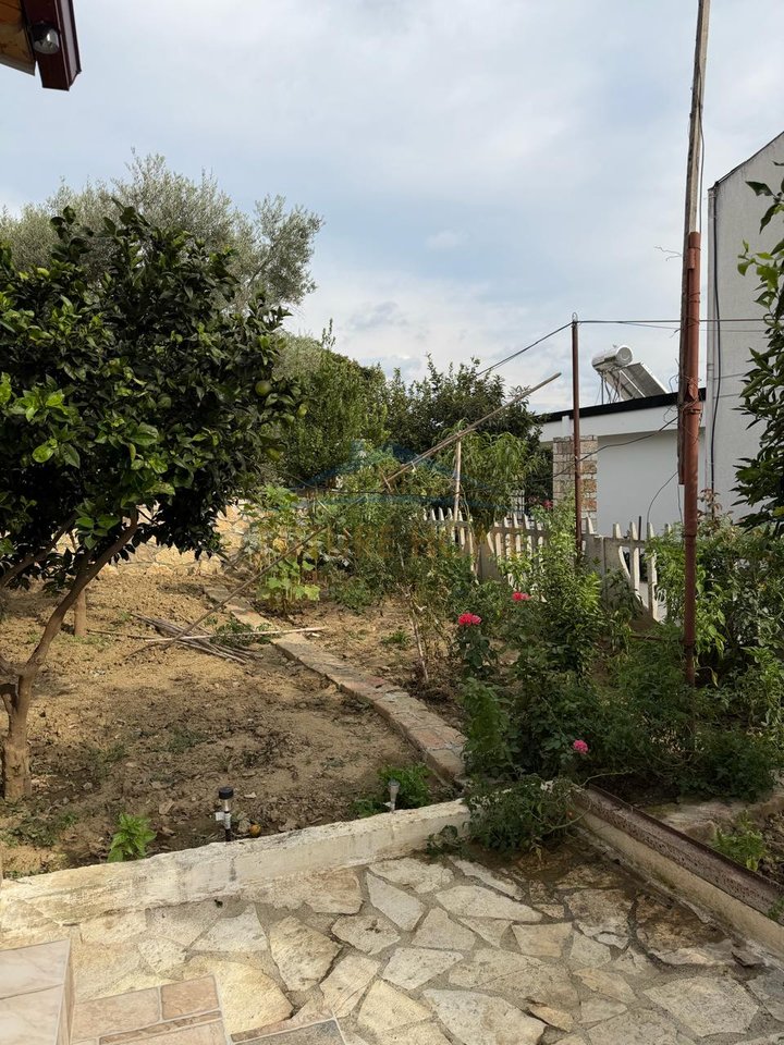Shitet, Shtepi Private, Shkallnur, Durres