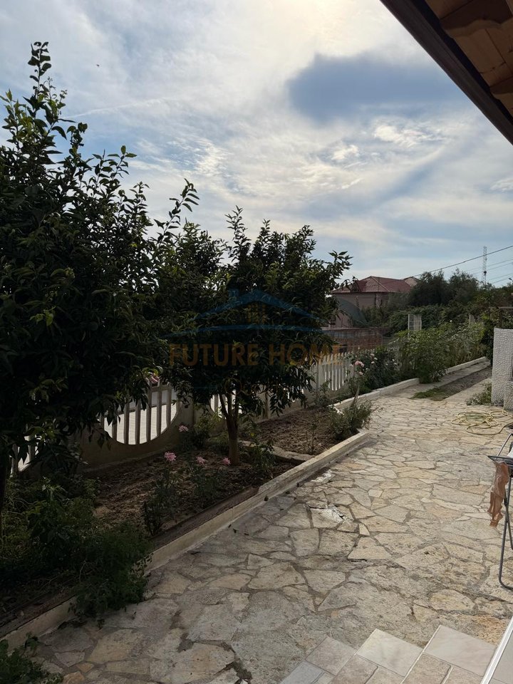 Shitet, Shtepi Private, Shkallnur, Durres