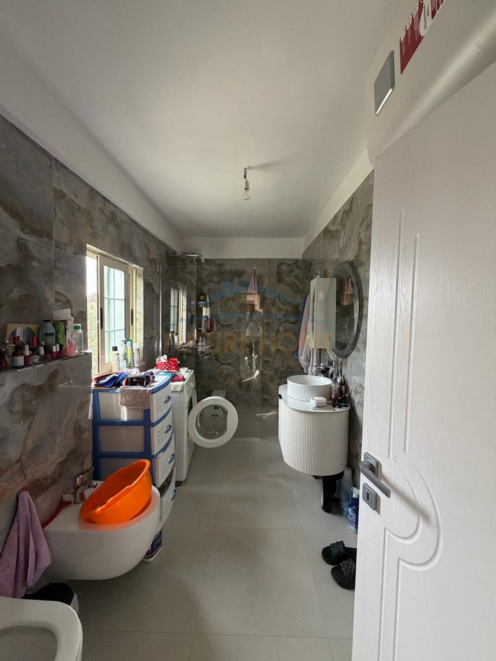 Shitet, Shtepi Private, Shkallnur, Durres