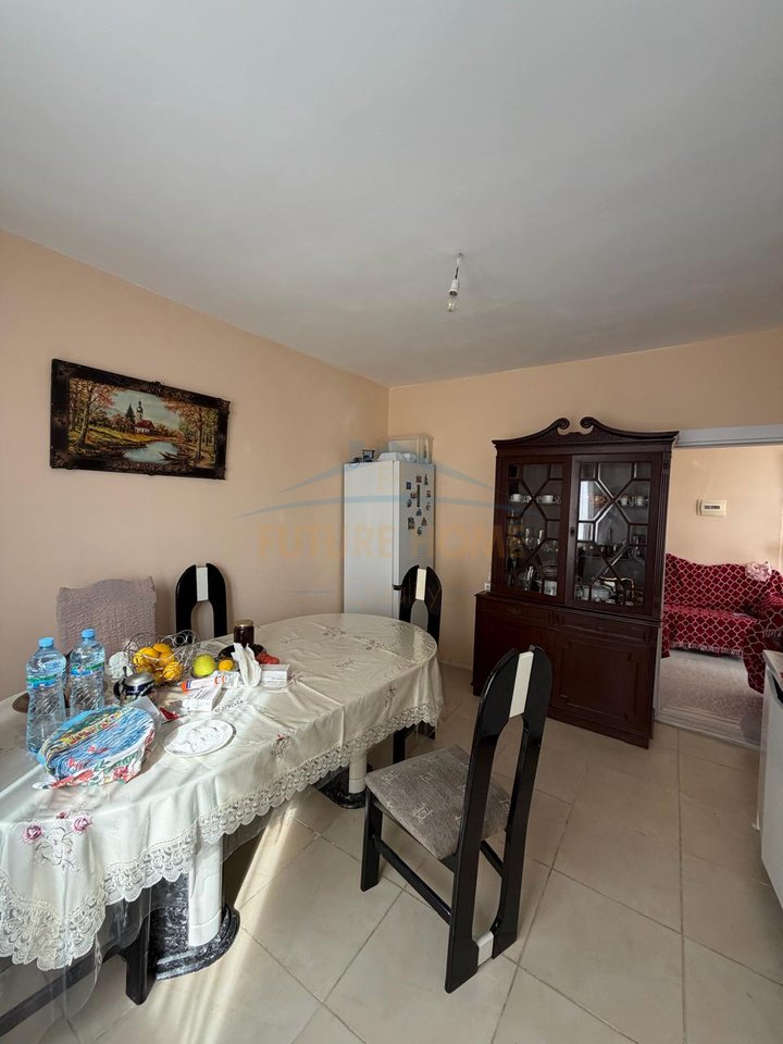 Shitet, Shtepi Private, Shkallnur, Durres