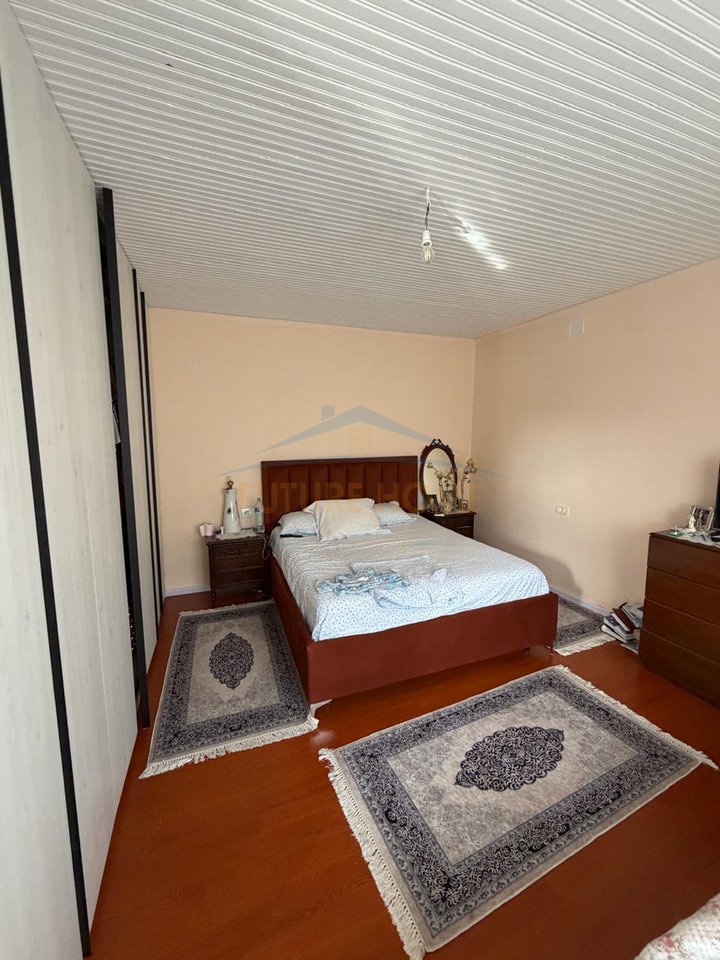 Shitet, Shtepi Private, Shkallnur, Durres