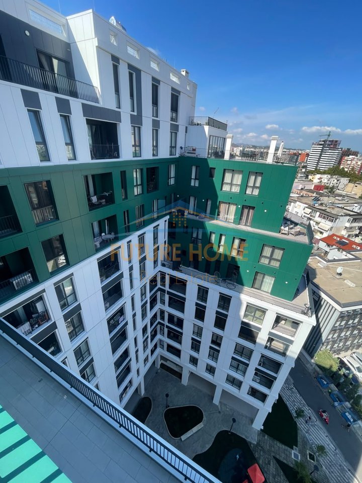 Shitet, Apartament 3+1+2+Verandë, Komuna e Parisit, Tiranë