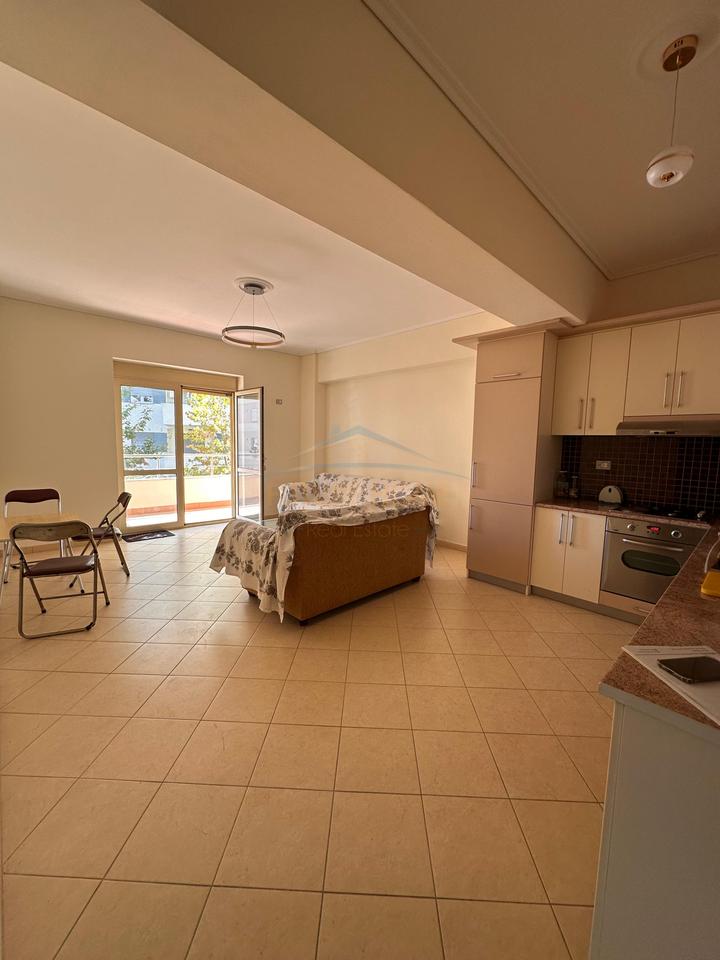 Shitet , Apartament 2+1+2 ,Lungomare ,Vlorë.