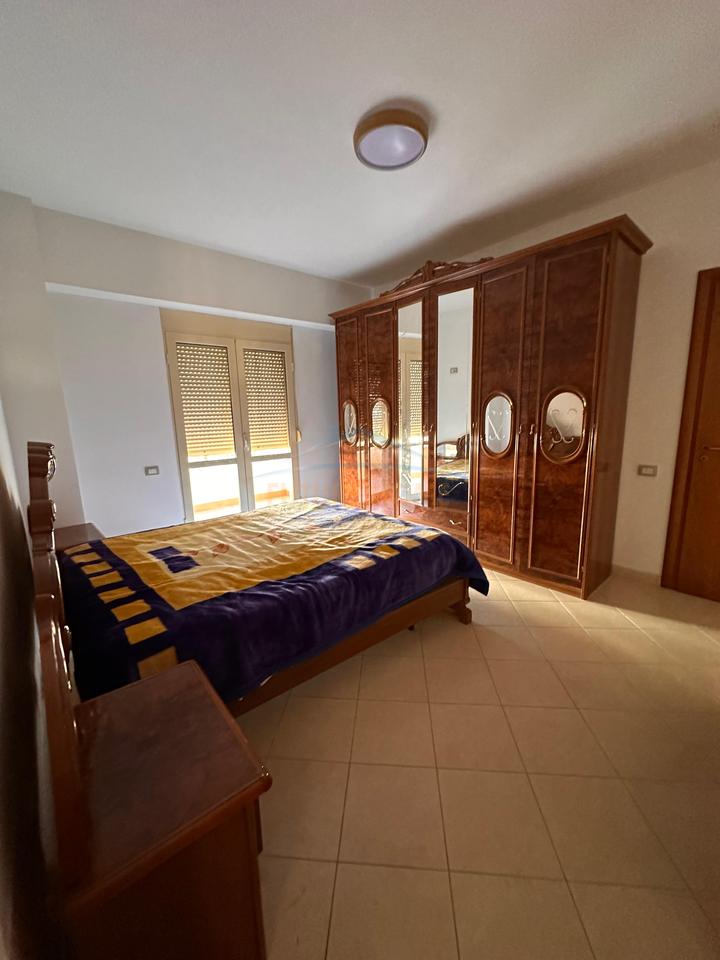 Shitet , Apartament 2+1+2 ,Lungomare ,Vlorë.