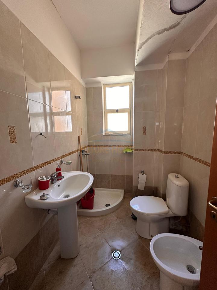 Shitet , Apartament 2+1+2 ,Lungomare ,Vlorë.