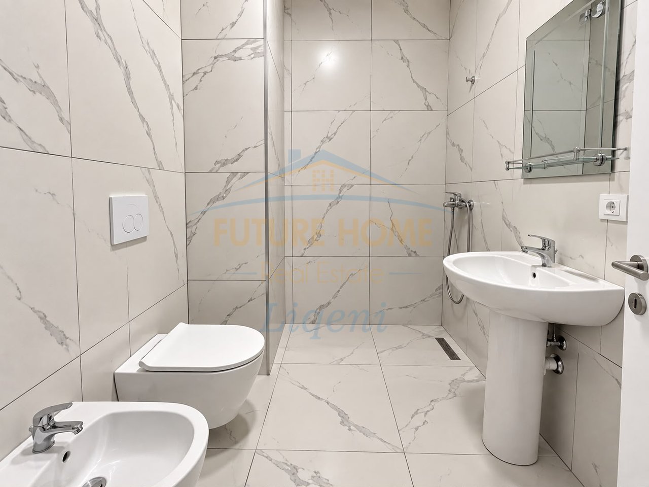 Shitet, Apartament 2+1, Univers City, Tiranë