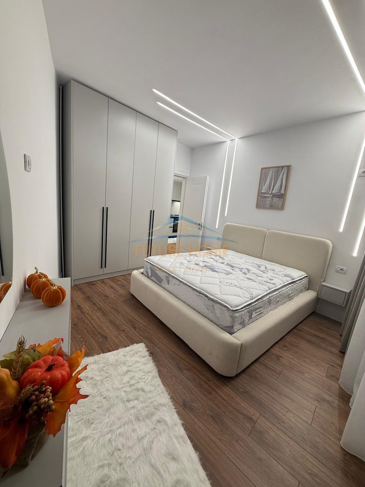Shitet , Apartament 1+1, Unaza e Re, Tiranë.
