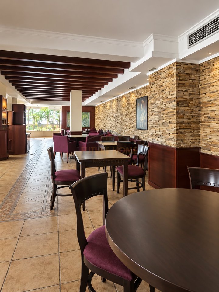 Qira, Bar-Restorant, Materniteti i Ri, Tiranë