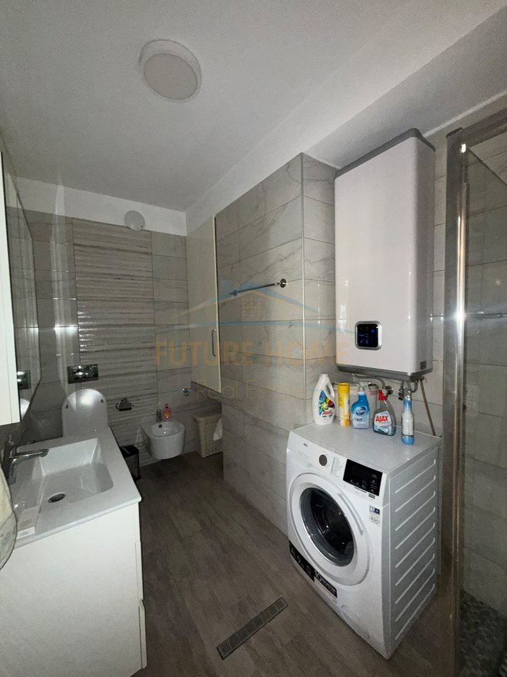 Qera ,  Apartament 3+1+2+2 Ballkone , Fresk , Tiranë