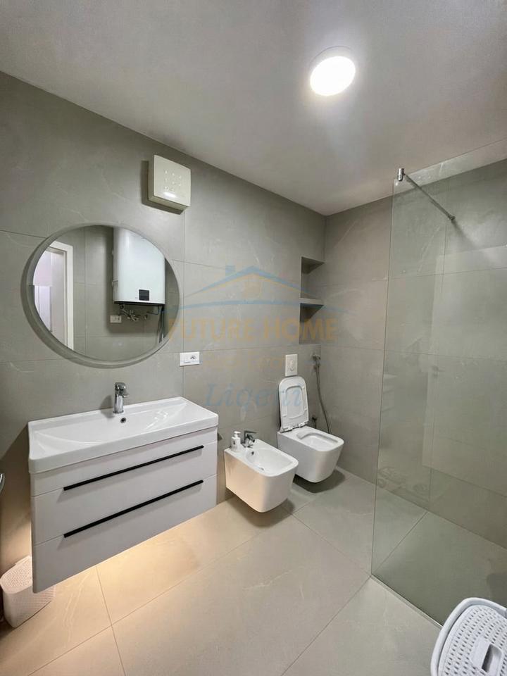 Shitet, Apartament 1+1 (I Konvertuar ne 2+1), Kinostudio, Tiranë