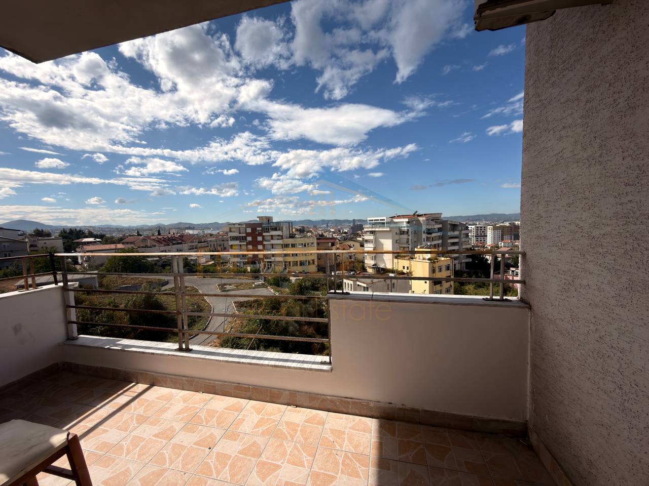 Shitet, Apartament 2+1+2, Restorant Fresku, Rruga e Dajtit